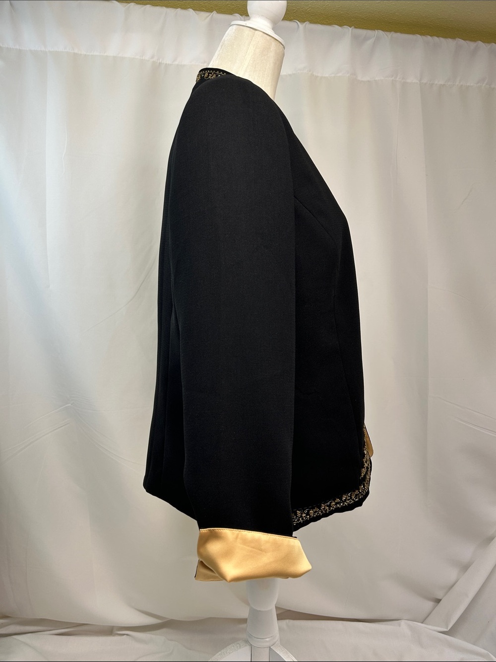 Coldwater Creek Black Jacket with Gold Beaded Embroidery & Matching Top Size 16 - Picture 3 of 12